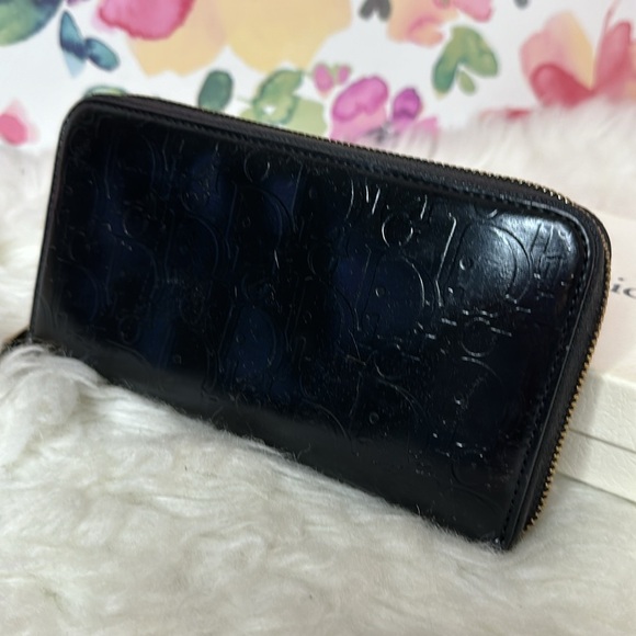 💯Authentic Dior Black Embossed Wallet🍀 - Picture 15 of 15